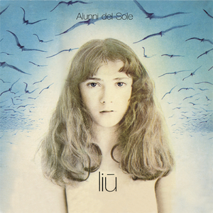 把鸡巴塞入小穴里操起来
