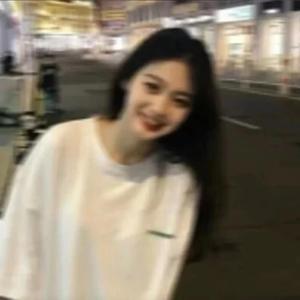 把鸡巴塞入小穴里操起来
